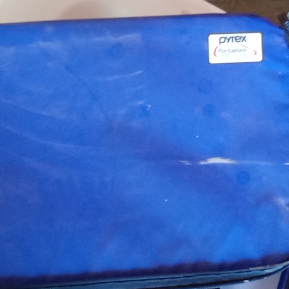 Pyrex Portable Dishware - Picture 2 of 3